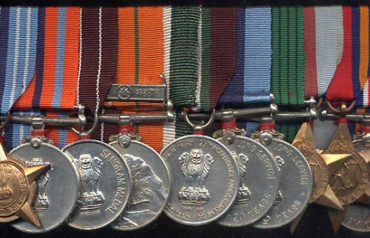 army-delay-in-delivering-medals-forces-soldiers-to-purchase replicas 