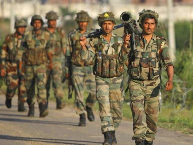 pakistani-rangers-taunt-indian-soldiers-on-boder