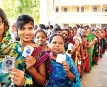 #GujaratRound2 : दूसरे दौर का मतदान शुरू, पीएम की मां ने भी डाला वोट